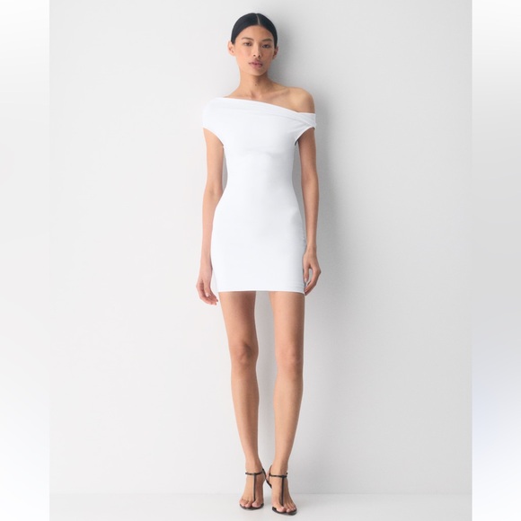 Aritzia Dresses & Skirts - Aritzia White Original Contour Ravish Double Lined Off The Shoulder Dress Medium